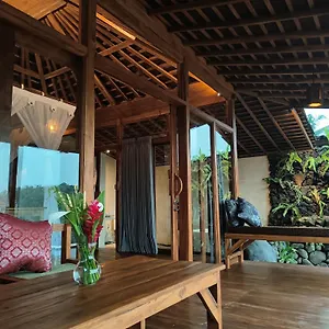 joglo-organik-guesthouse-ubud.hotelubudbali.com/